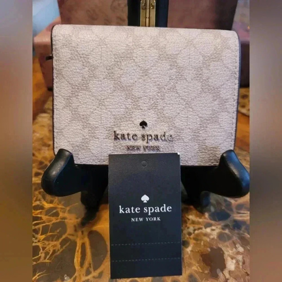 Kate Spade Beige Wallet NWT - Picture 3 of 6